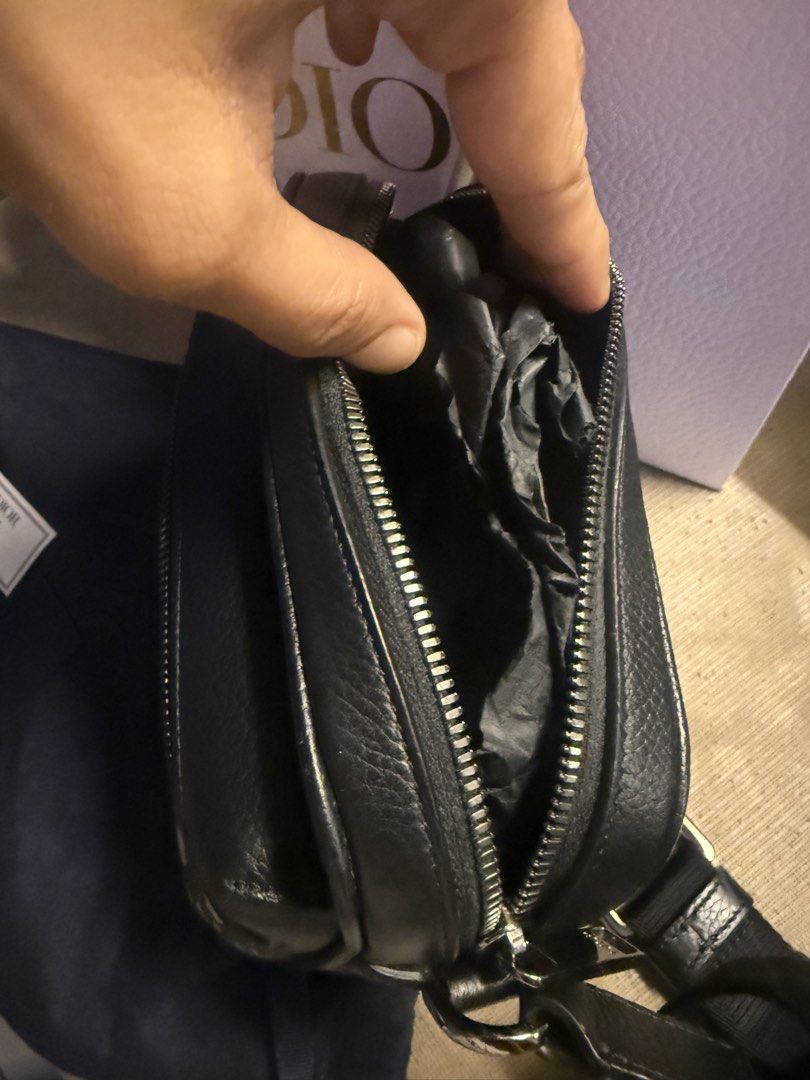 Dior mini rider 2.0 oblique (Category: Luxury Bags & Wallets) located in Manila. Submitted by carlv27 (Listing ID 1461544961, Image 2). Description: .
