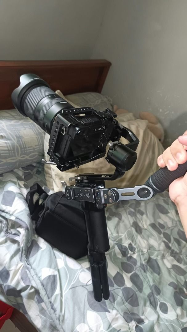 DJI RS 3 Mini (Category: Gimbals & Stabilizers ) located in Caloocan City. Submitted by coolbird.e3b07a (Listing ID 1461380824, Image 1). Description: DJI RS 3 Mini Gimbal — ₱10,000 NEGOTIABLE Selling my DJI RS 3 Mini, used for around 2 years. ✅ Fully functional ✅ Battery still in good condition ✅ All motors/axes working properly ✅ No major damage ⚠️ Has some minor cosmetic scratches/scuffs from regular use — normal battle scars from actual shoot
