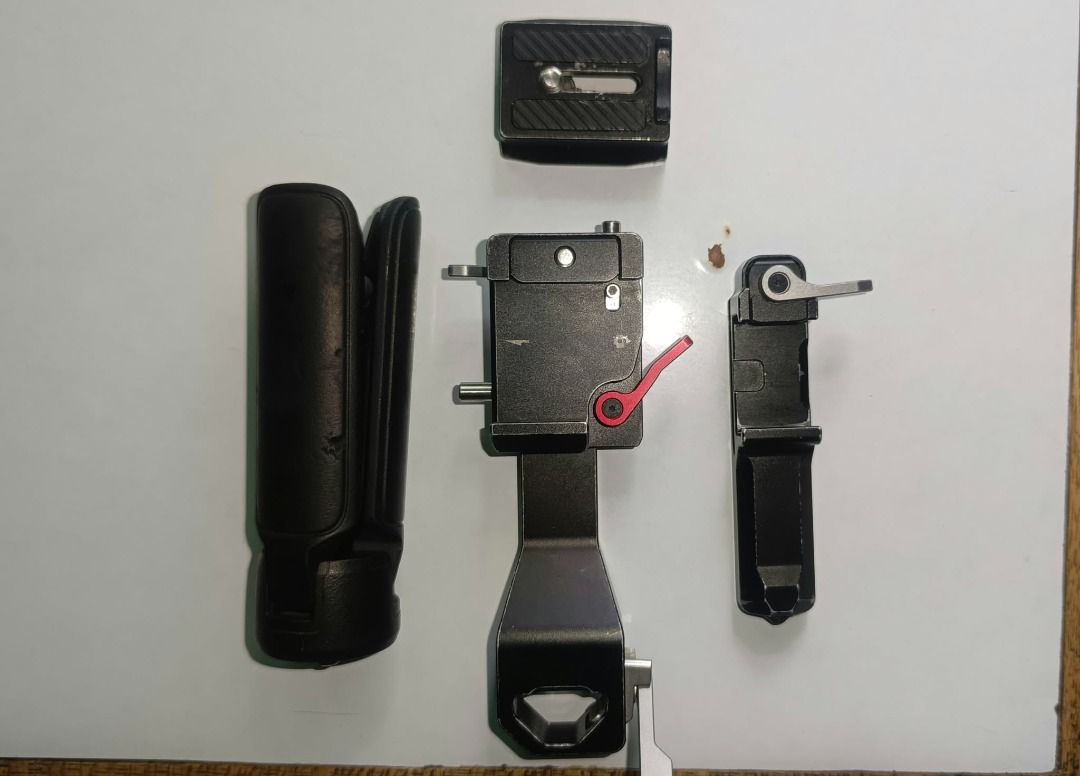 DJI RS 3 Mini (Category: Gimbals & Stabilizers ) located in Caloocan City. Submitted by coolbird.e3b07a (Listing ID 1461380824, Image 2). Description: DJI RS 3 Mini Gimbal — ₱10,000 NEGOTIABLE Selling my DJI RS 3 Mini, used for around 2 years. ✅ Fully functional ✅ Battery still in good condition ✅ All motors/axes working properly ✅ No major damage ⚠️ Has some minor cosmetic scratches/scuffs from regular use — normal battle scars from actual shoot