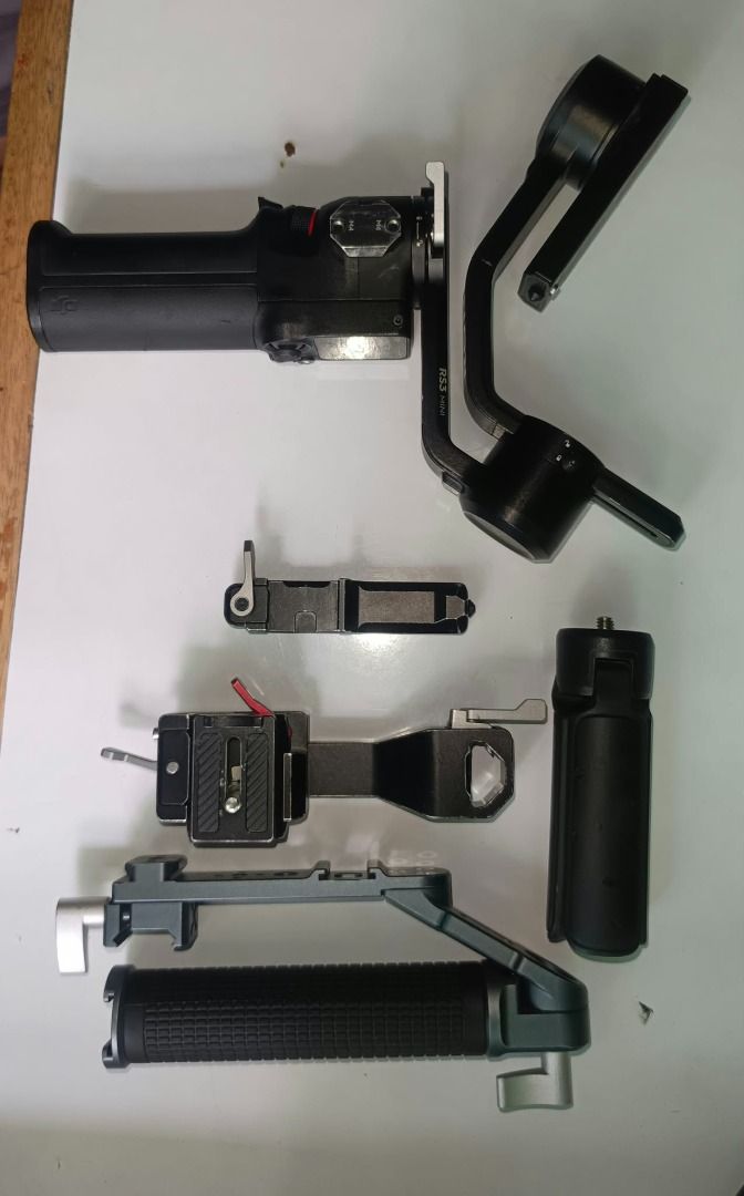 DJI RS 3 Mini (Category: Gimbals & Stabilizers ) located in Caloocan City. Submitted by coolbird.e3b07a (Listing ID 1461380824, Image 3). Description: DJI RS 3 Mini Gimbal — ₱10,000 NEGOTIABLE Selling my DJI RS 3 Mini, used for around 2 years. ✅ Fully functional ✅ Battery still in good condition ✅ All motors/axes working properly ✅ No major damage ⚠️ Has some minor cosmetic scratches/scuffs from regular use — normal battle scars from actual shoot