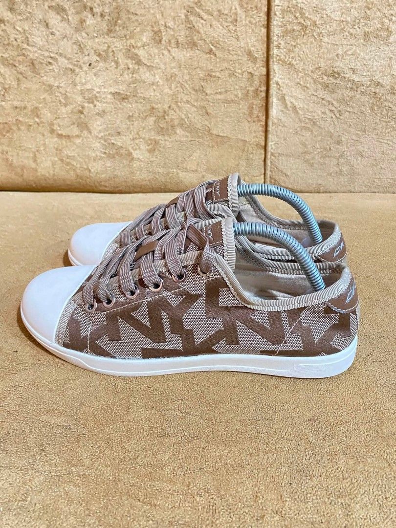 DKNY (Category: Sneakers) located in Dumaguete. Submitted by camillaolshoppe2 (Listing ID 1461359626, Image 3). Description: Authentic DKNY sneakers Bago pa Na stock kaya nag cracks yung name d naman halata maliit lang Size 35-36.