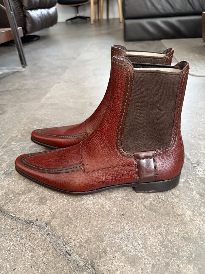 Dolce & Gabbana Leather Chelsea Boots (Category: Sneakers & Footwear) located in Cebu City. Submitted by GOODOLDDAYS_ (Listing ID 1461402272, Image 3). Description: Dolce & Gabbana Leather Chelsea Boots Size 5-1/2 (Fit to 6) Lightly Used Condition No box.