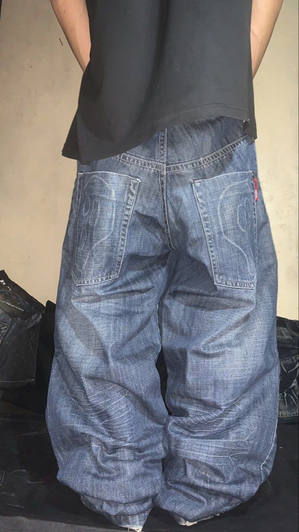 ECKO UNLTD (Category: Jeans) located in Aloran. Submitted by archives_wear (Listing ID 1461371329, Image 1). Description: WAIST 30 THIGH 14 LENGTH A44 LEG OPENING 8 PRICE 1500.