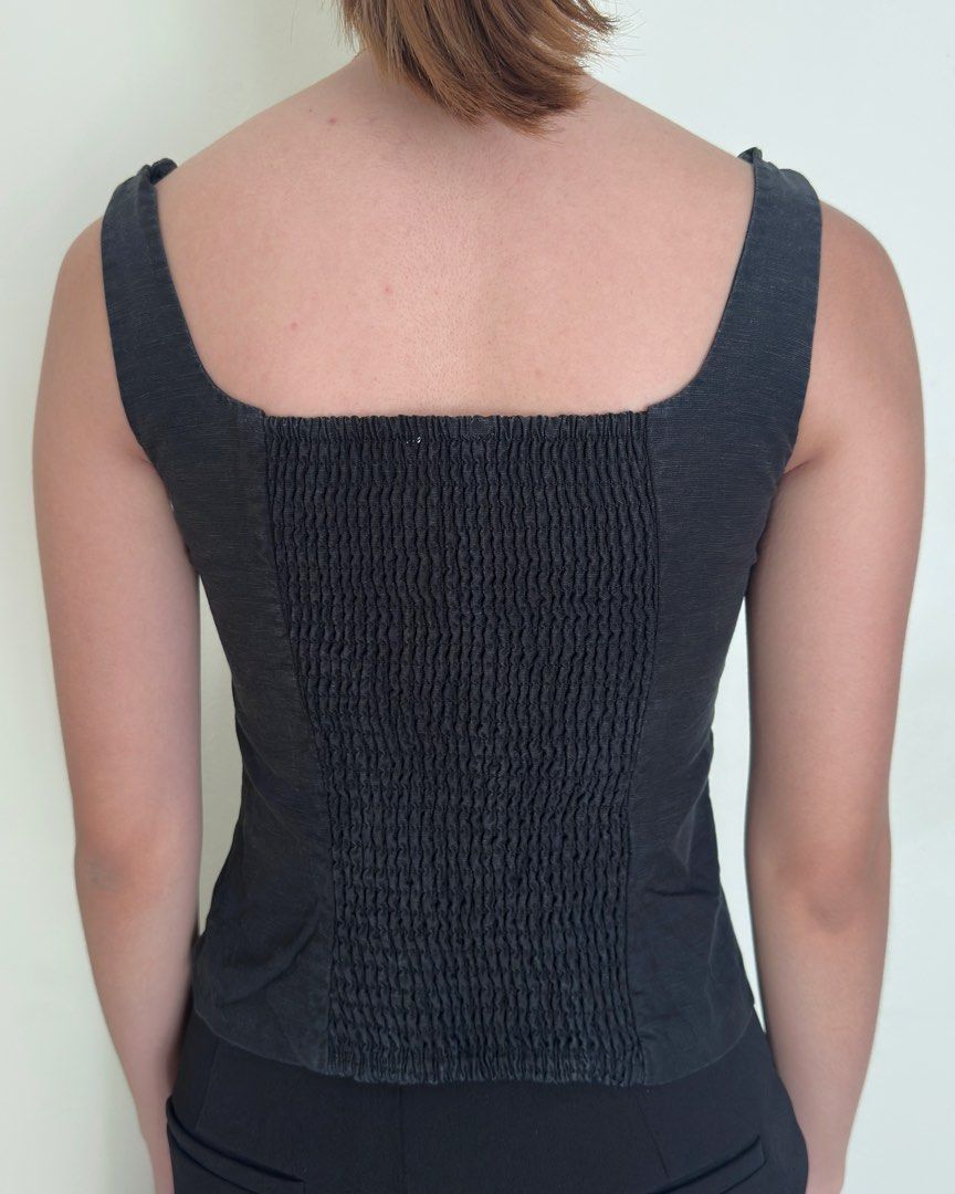 Editor’s Market Black Top (Category: Others Tops) located in Cainta. Submitted by thethriftedit_ (Listing ID 1461487715, Image 2). Description: Editor’s Market Top in Black 9/10 Condition Price as posted. Delivery fee will be shouldered by buyer..