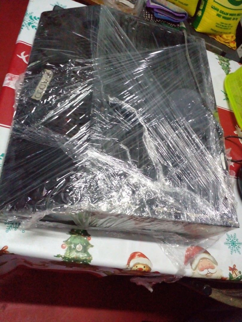 ELBA Oven with Range Hood (Category: Ovens & Toasters) located in Quezon City. Submitted by madelrivera (Listing ID 1461463504, Image 1). Description: - ELBA Oven and Range Hood Combo - Color: Black - Price: P7000 - Item is wrapped in plastic - Selling as is - Great for your kitchen needs - Please check photos for details.