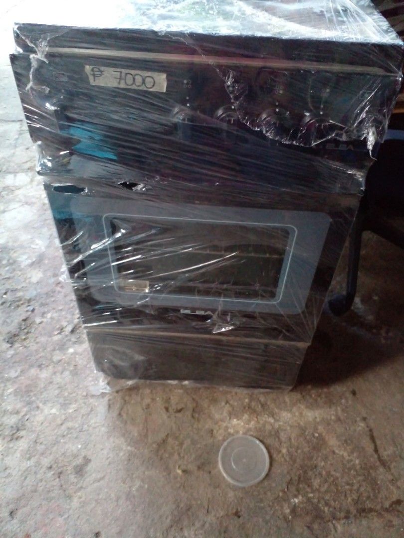 ELBA Oven with Range Hood (Category: Ovens & Toasters) located in Quezon City. Submitted by madelrivera (Listing ID 1461463504, Image 2). Description: - ELBA Oven and Range Hood Combo - Color: Black - Price: P7000 - Item is wrapped in plastic - Selling as is - Great for your kitchen needs - Please check photos for details.