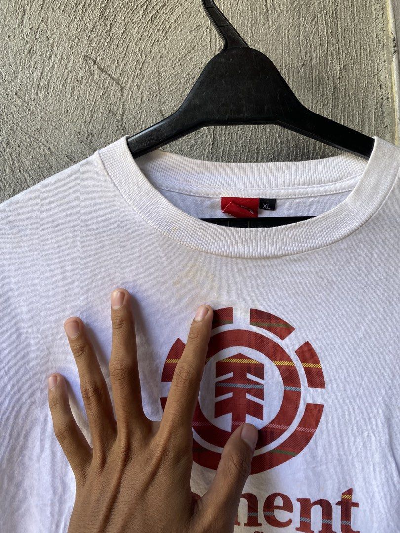 Element shirt (Category: Activewear) located in Las Pinas. Submitted by mark2k05 (Listing ID 1461393029, Image 3). Description: Yellowstain.
