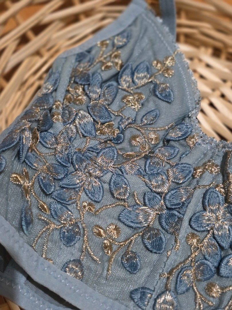 Embroidered Blue Corset Top (Category: Sleeveless) located in Taguig. Submitted by themessynook (Listing ID 1461542363, Image 2). Description: .