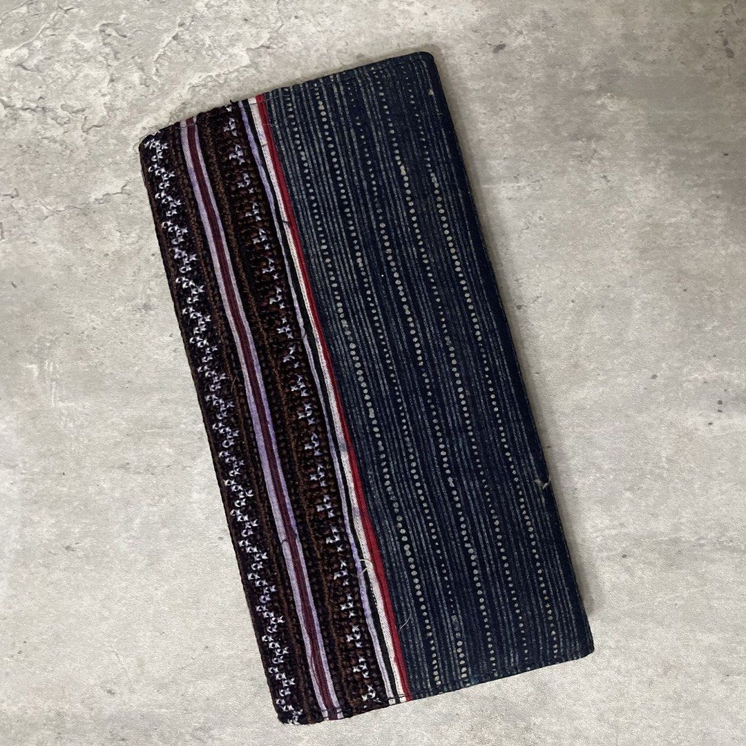 Embroidered Clutch Wallet with Zipper Compartment (Category: Wallets & Card holders) located in General Trias. Submitted by abellu (Listing ID 1461424533, Image 3). Description: - Dark brown embroidered wallet - Intricate white and purple stitching patterns - Main zipper compartment inside - Multiple card slots - Back features dark blue fabric with subtle white dots - Ideal for organizing your essentials.