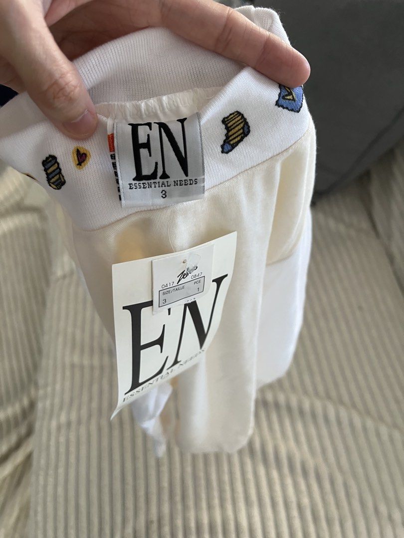 EN Long sleeves (3T) (Category: Babies & Kids Fashion) located in Quezon City. Submitted by samirosie0329 (Listing ID 1461436649, Image 2). Description: Original from 🇨🇦 Brand new .