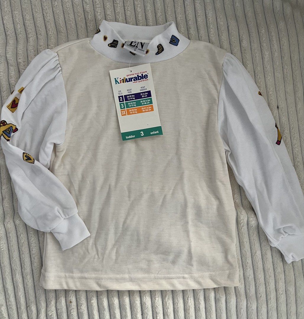 EN Long sleeves (3T) (Category: Babies & Kids Fashion) located in Quezon City. Submitted by samirosie0329 (Listing ID 1461436649, Image 1). Description: Original from 🇨🇦 Brand new .