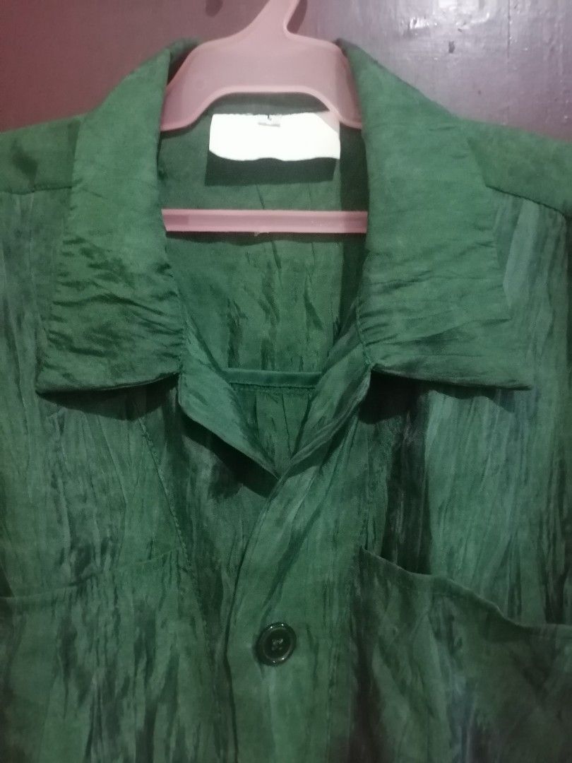 Escmanstudio (Category: Shirts) located in Manila. Submitted by alden_apparel (Listing ID 1461362402, Image 3). Description: - Cool green short sleeve shirt - Unique crinkled texture all over - Two chest pockets with button closures - Button up front - Relaxed fit for comfort - Ideal for casual outfits or layering - Darker green in actual compared to photos - fits L to Xl.
