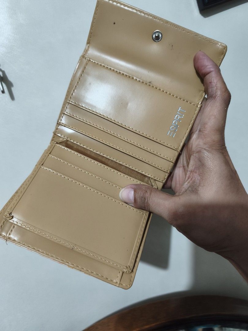 Esprit (Category: Wallets & Card holders) located in Quezon City. Submitted by uydaisy1979 (Listing ID 1461489173, Image 3). Description: unused.