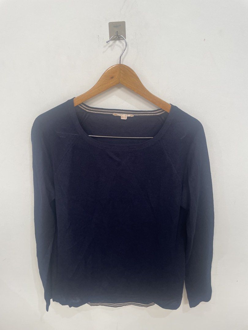 Esprit Navy Blue Long Sleeve Sweater (Category: Longsleeves) located in Las Pinas. Submitted by qcleopatrastrove (Listing ID 1461335358, Image 1). Description: *Comfortable and versatile for everyday wear *Easy to pair with jeans or skirts *With worn photo if requested Please manage your expectations. Thank you.🤎.
