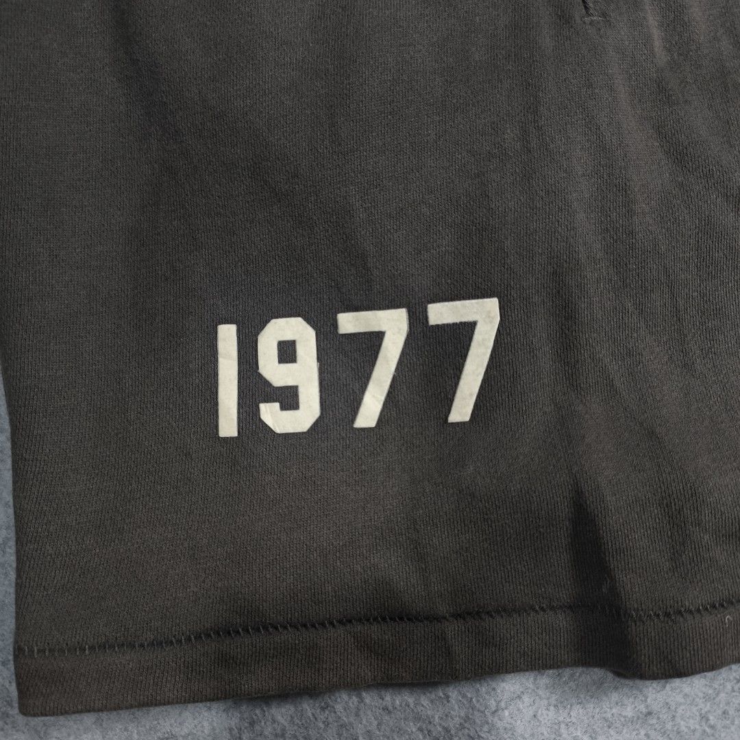 Essentials "1977" Sweat Shorts (Category: Activewear) located in Manila. Submitted by shykes_26 (Listing ID 1461485250, Image 3). Description: Dimensions: Waist - 30-46 Length - 19 Leg open - 15 Issues: None.