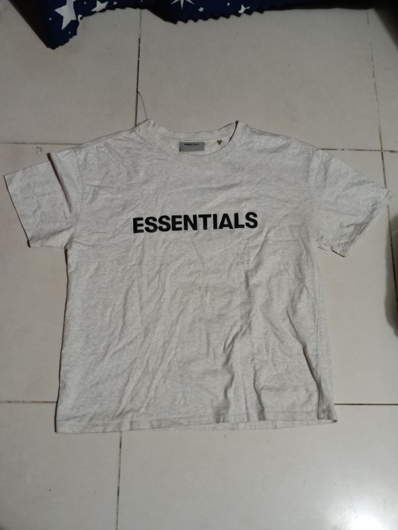 Essentials tshirt aspack (Category: Tshirts & Polo Shirts ) located in General Santos City (Dadiangas). Submitted by wreps (Listing ID 1461427004, Image 2). Description: essentials 2 for 500 no issue gray- 23x29 green- 22x 28.