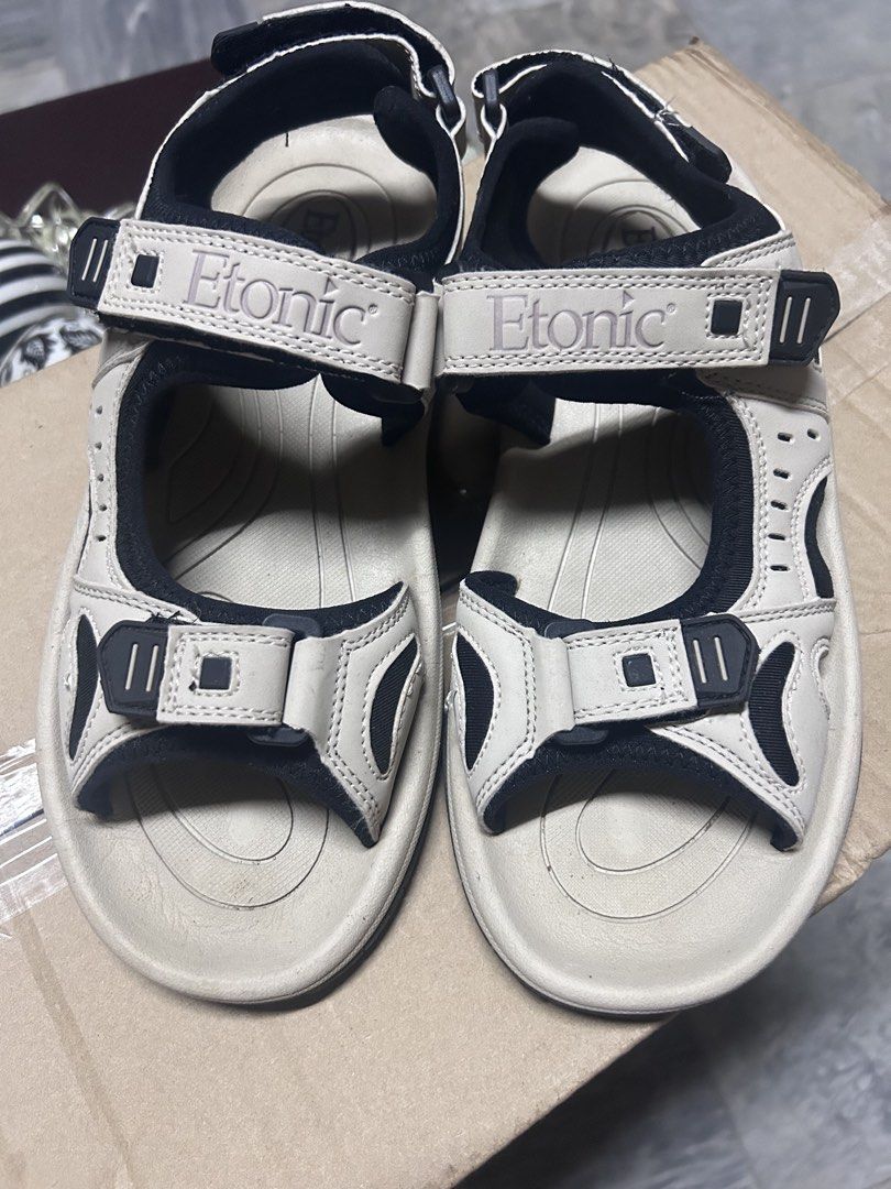 Golf Sandals (Etonic) (Category: Golf) located in Quezon City. Submitted by littlebigscore (Listing ID 1461459384, Image 1). Description: size 9.5M Issue: Last pic.