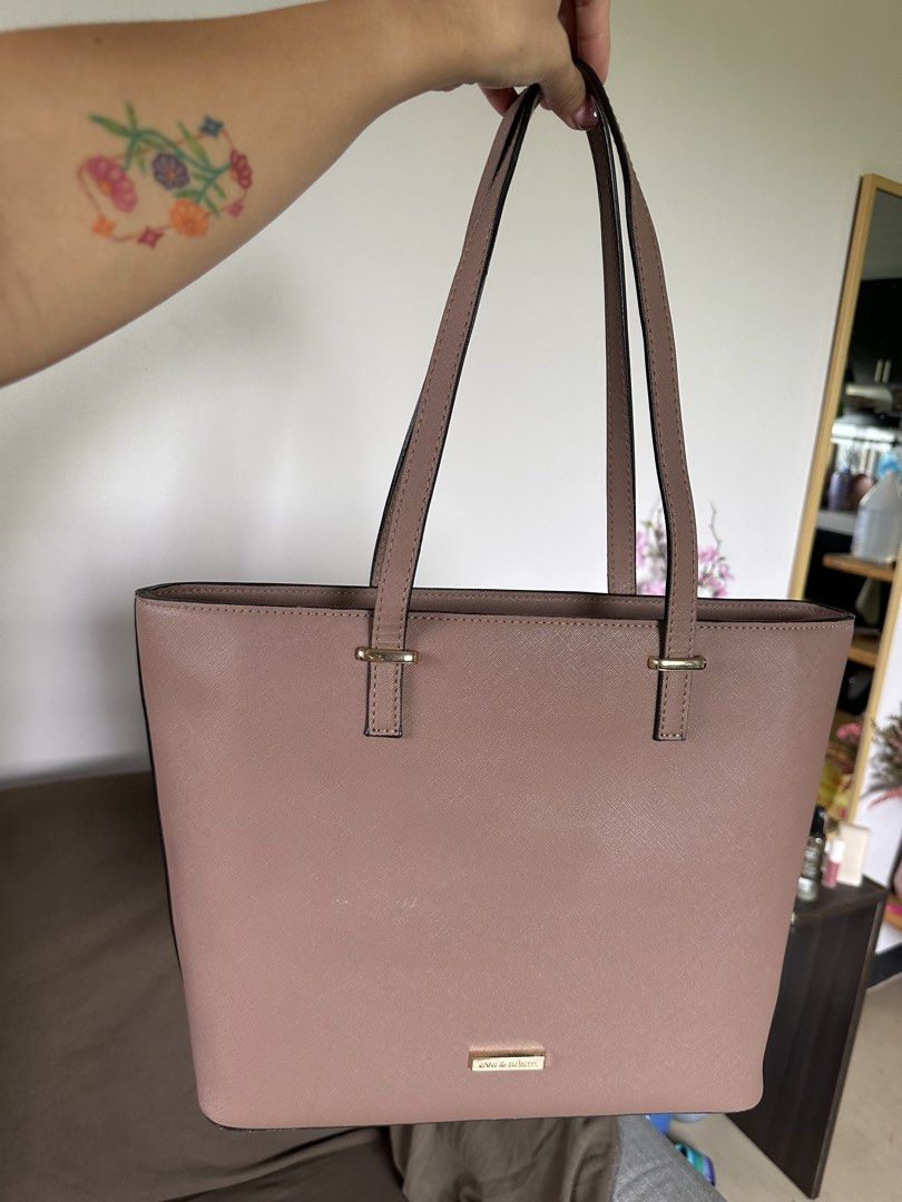 Eve & Adam Camilla Tote Bag (Category: Tote Bags) located in Pasig City. Submitted by suikalum (Listing ID 1461487327, Image 1). Description: Used twice only, fits up to 13” laptop and other office essentials. Love using this bag but I work from home so I don’t use it. This is an original Eve & Adam bag made with vegan leather, they are a high quality local brand from Marikina (you can check their ig) I originally bought this for P1,200 (with vou