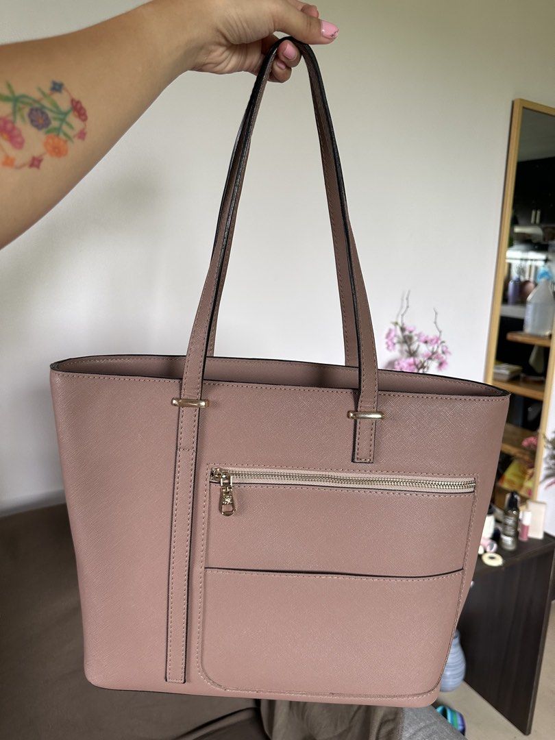 Eve & Adam Camilla Tote Bag (Category: Tote Bags) located in Pasig City. Submitted by suikalum (Listing ID 1461487327, Image 3). Description: Used twice only, fits up to 13” laptop and other office essentials. Love using this bag but I work from home so I don’t use it. This is an original Eve & Adam bag made with vegan leather, they are a high quality local brand from Marikina (you can check their ig) I originally bought this for P1,200 (with vou