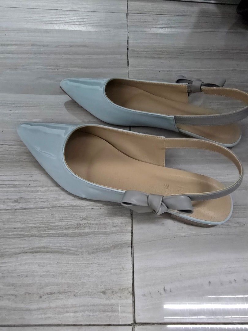 Ezra Barbara size 9 Light Blue/gray Slingback Flats with Bow (Category: Flats & Sandals) located in Pasig City. Submitted by jgarellano15 (Listing ID 1461436102, Image 1). Description: - Cute light blue slingback flats - Pointed toe design - Adorable bow detail on the back strap - Easy slip-on style - Versatile for casual or slightly dressy outfits .