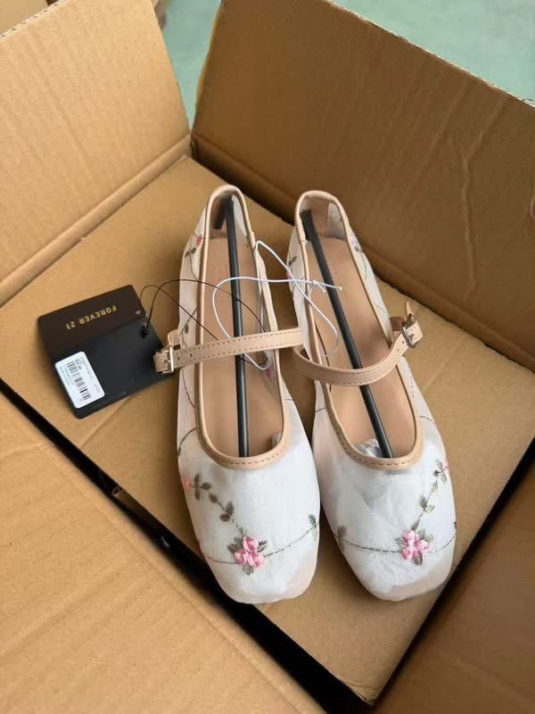 F21 ballet flat ( 37 38 40 41 only ) (Category: Flats & Sandals) located in Valenzuela. Submitted by markailandco. (Listing ID 1461467227, Image 1). Description: Brandnew sealed Euro 37 38 40 41 .
