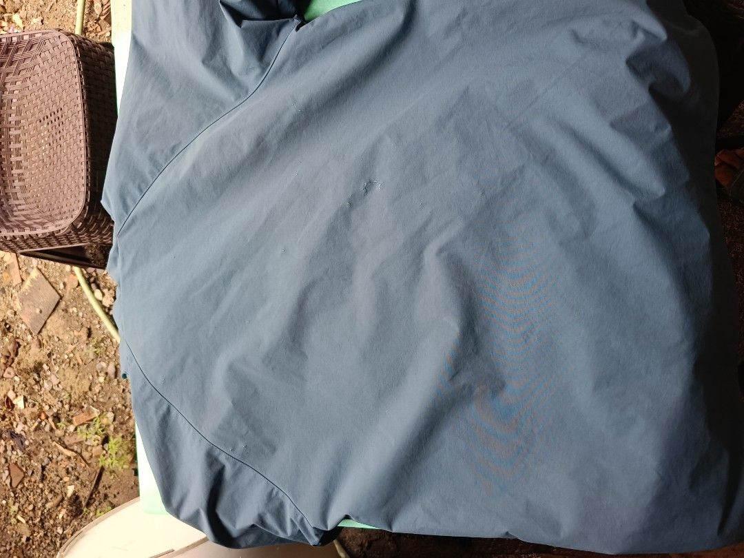 Fingercroxx Water Repellant Jacket (Category: Coats, Jackets and Outerwear) located in Urdaneta. Submitted by tetsudoubletaps (Listing ID 1461400383, Image 2). Description: + SF / Nego - Blue hooded jacket - Two front pockets - Water-resistant material, ideal for rainy weather.