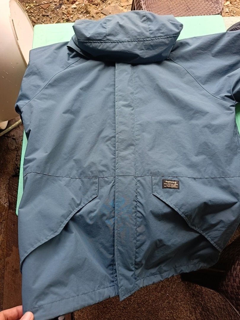 Fingercroxx Water Repellant Jacket (Category: Coats, Jackets and Outerwear) located in Urdaneta. Submitted by tetsudoubletaps (Listing ID 1461400383, Image 1). Description: + SF / Nego - Blue hooded jacket - Two front pockets - Water-resistant material, ideal for rainy weather.