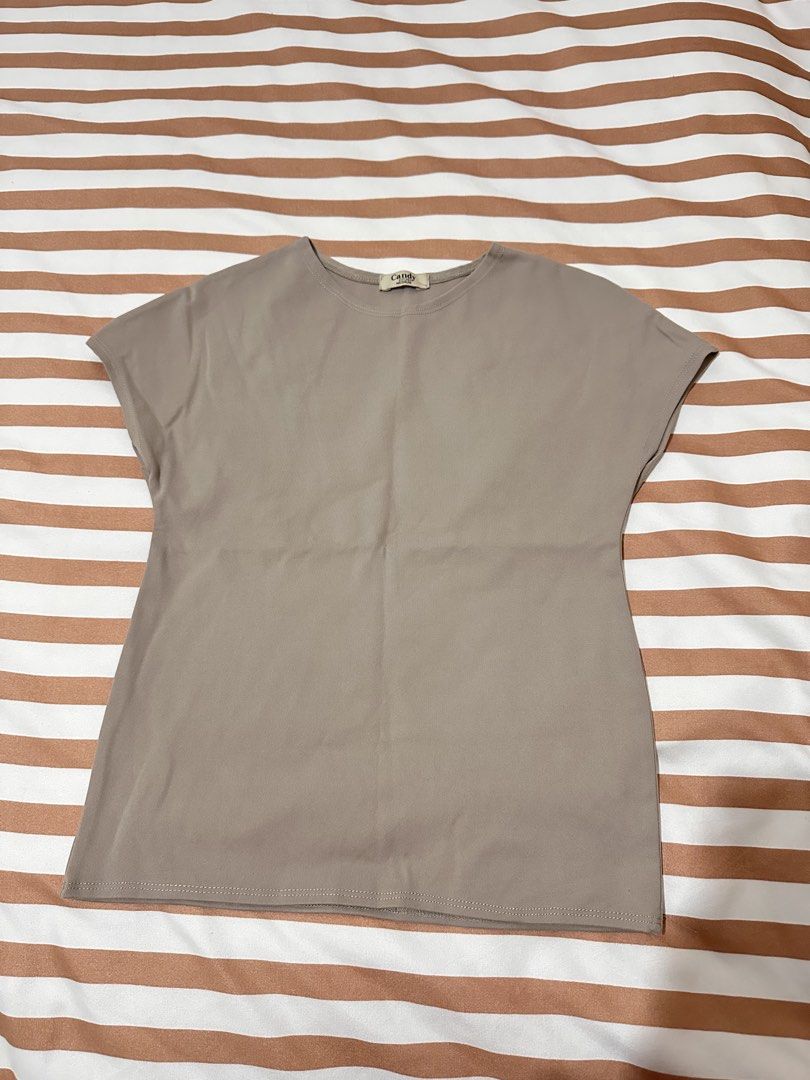 Fitted Nude Top (Category: Blouses) located in Valenzuela. Submitted by shopbychacha (Listing ID 1461394051, Image 1). Description: Fitted Nude Top Size: XS Brand: Candy.
