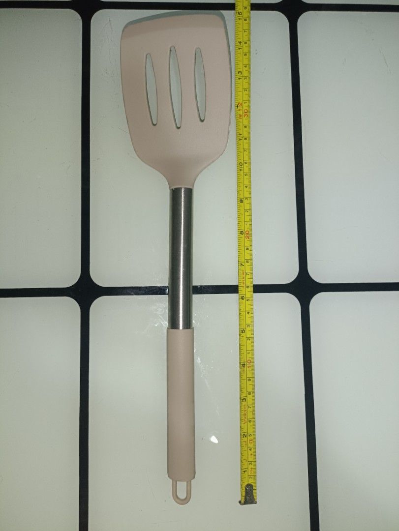 Flat Flipper Silicon (Category: Other Kitchenware & Tableware) located in San Pedro. Submitted by elevens_online_thrift_shop (Listing ID 1461405352, Image 2). Description: brand new without packaging manage your expectation good condition.