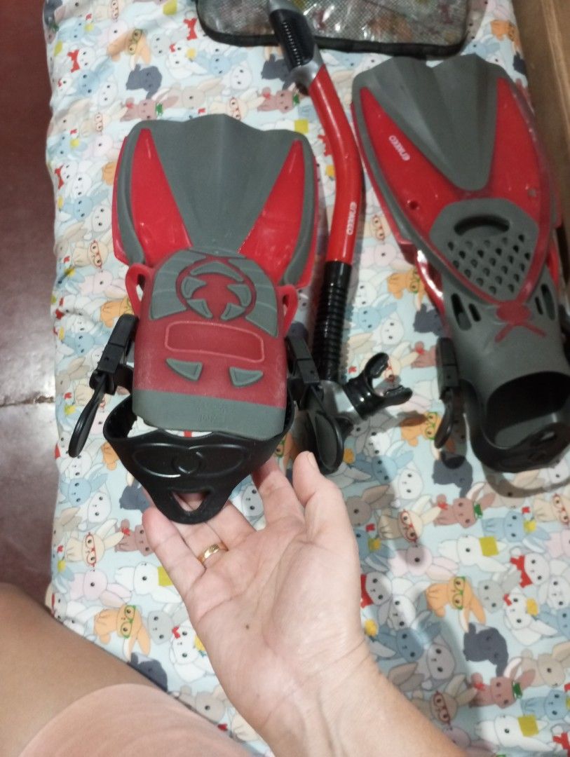 Flippers (Category: Other Sports Equipment and Supplies) located in Caloocan City. Submitted by culkins (Listing ID 1461386144, Image 3). Description: Enkeeo size 4 1/2- 8 1/2 S/M.