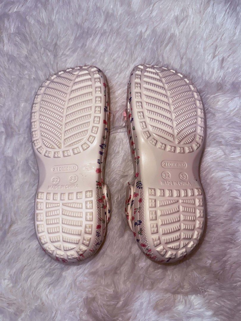 Floral Clogs Size 32-33 (Category: Babies & Kids Fashion) located in Manila. Submitted by kyro0o (Listing ID 1461489072, Image 2). Description: - Features cute little bows and heart charms - Easy slip-on design for quick wear - Durable soles with good grip for safety - Ideal for playtime and everyday casual use - Brand new with original tags attached - Loc Taguig.