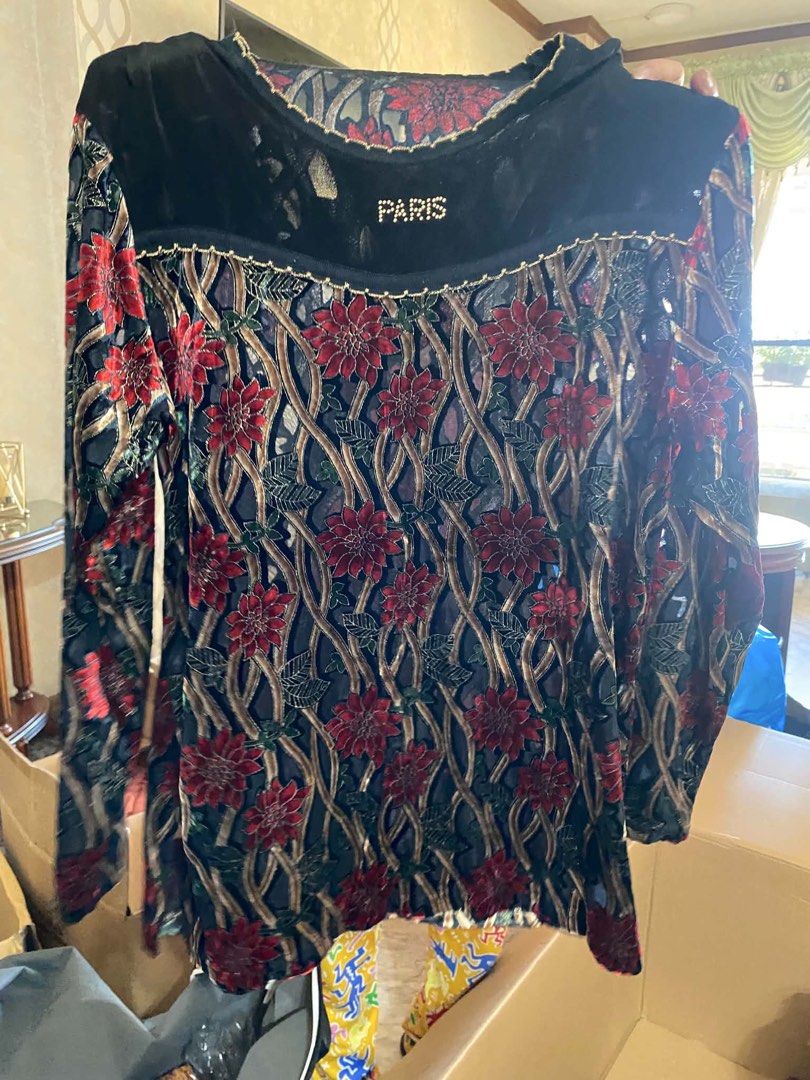Floral Print Top (Category: Sleeveless) located in Makati City. Submitted by products_on_a_budget (Listing ID 1461489418, Image 1). Description: - Black velvet top with a sheer overlay - Features a beautiful red floral and vine pattern .