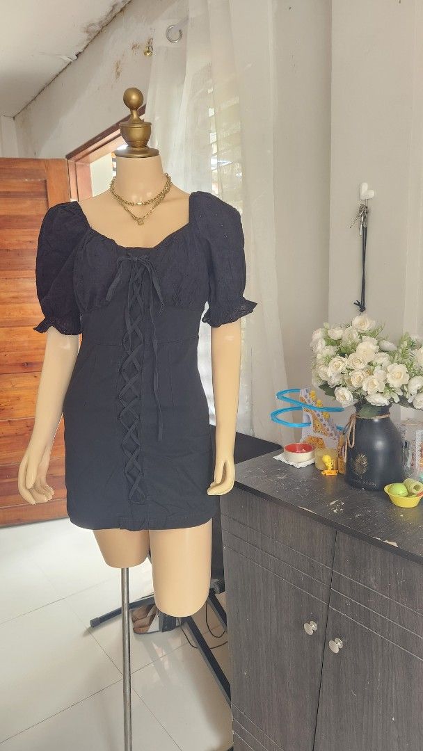 Floral Puff Sleeve Mini Dress (Category: Dresses) located in Caloocan City. Submitted by yorokobi_218 (Listing ID 1461364176, Image 2). Description: Cute floral print mini dress. Features puff sleeves and a ruffled hem. V-neckline with a tie detail. Great for a casual day out or a picnic. Lightweight fabric. Looks lovely on..