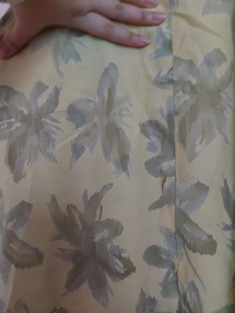 Floral Ruffled Halter Top (Category: Sleeveless) located in Paranaque City. Submitted by peppita (Listing ID 1461346853, Image 3). Description: from Rustans XL on tag but altered to fit S-M LxW: 22x18in FREE SHIPPING FOR ORDERS OF P1000 AND ABOVE. Valid only for Metro Manila via GGX. 🛒 Shipping via GGX ✔️ Metro Manila: 80-120 ✔️ Provincial: 140-220 🛒 Shipping via Grab or Lalamove can be discussed. No same day shipping as I am now back to workin
