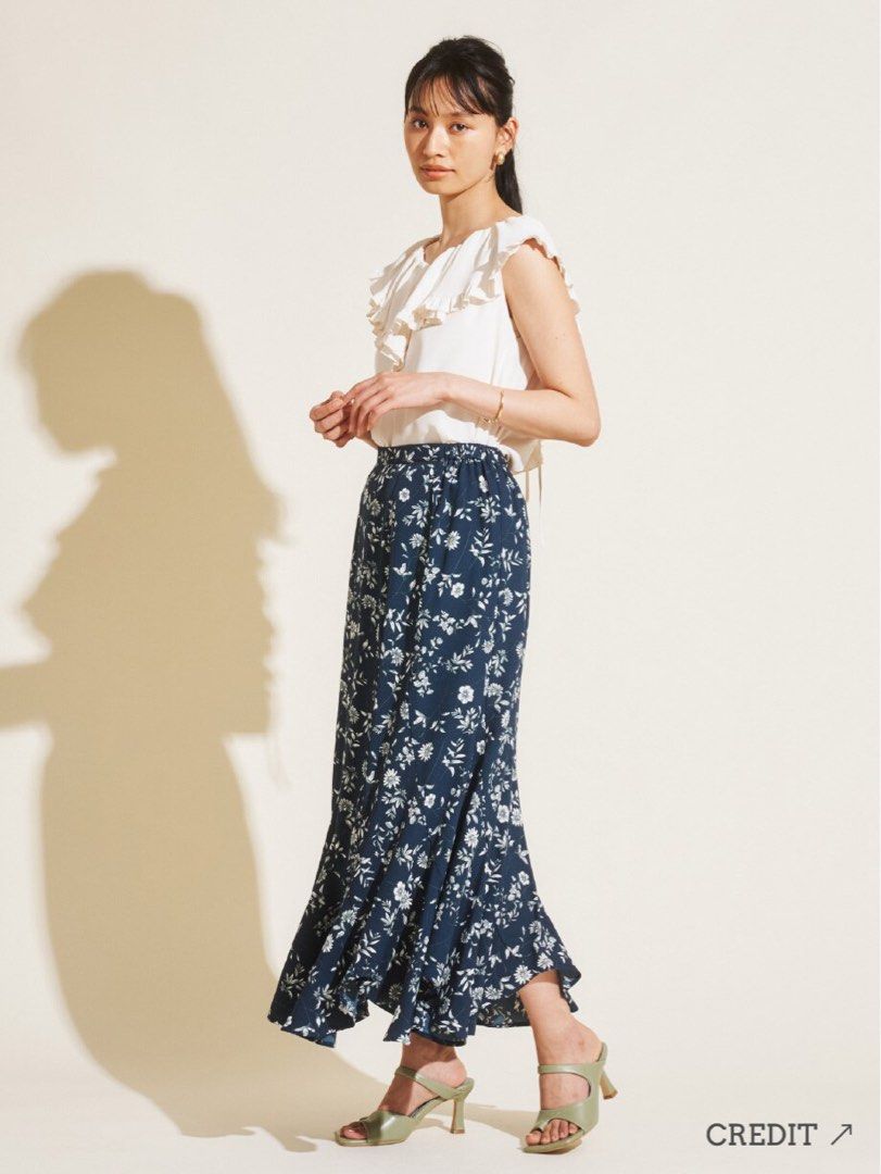 Floral ruffled wrap around skirt (Category: Skirts) located in Cordova. Submitted by thedecluterrer (Listing ID 1461333214, Image 2). Description: .
