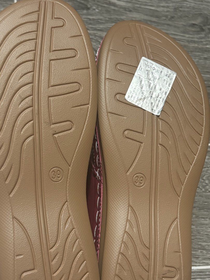 Floral Sandals (Category: Slippers and slides) located in General Trias. Submitted by misousoup (Listing ID 1461545875, Image 3). Description: - Floral Sandals bought online - Super light material, easy to wear - Size 39, but fits 38 - RFS: Accidentally bought two pairs - Negotiable.
