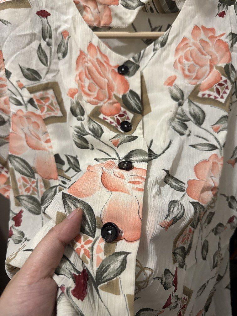 Floral Vintage Blouse (Category: Blouses) located in Mexico. Submitted by studioleraph (Listing ID 1461482237, Image 2). Description: 🛍️ Perfect for your personal wardrobe or reseller business 🫶 👗 The actual item being sold is the original garment shown in the product photos. Small differences in fit, drape, color, texture, or details may occur. 💌 Condition: • Preloved; Please wash the items before wearing. • Please manage expectations as the