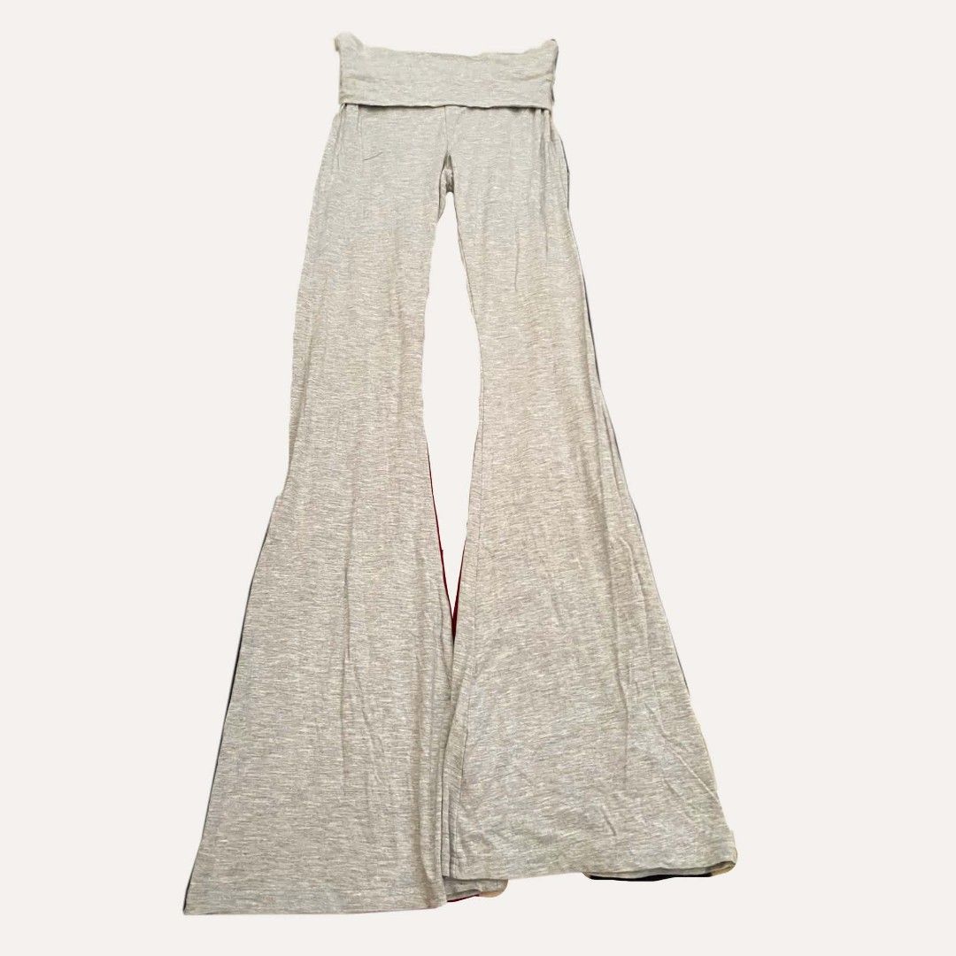 Foldover flared pants (Category: Other Bottoms) located in Sorsogon. Submitted by yaiay67 (Listing ID 1461404489, Image 1). Description: size 24-26.
