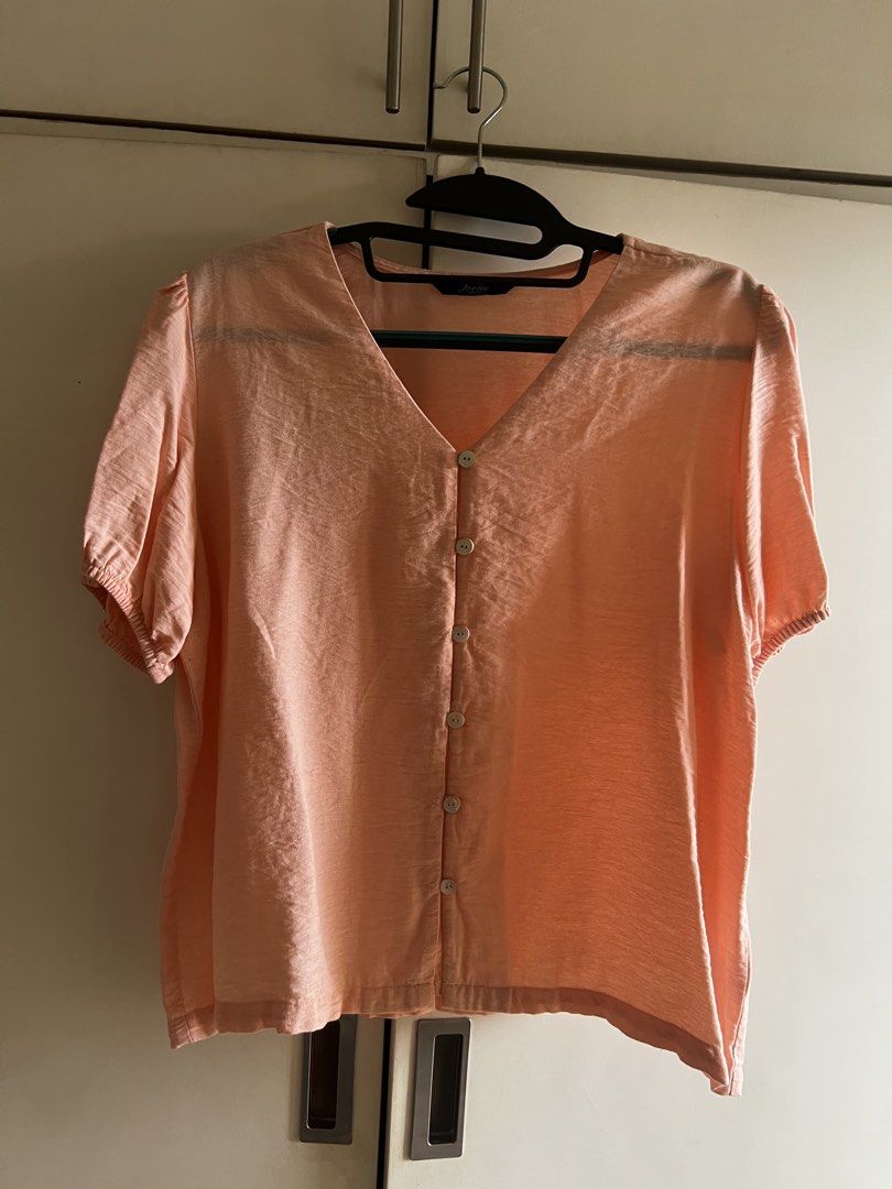 For Me Blouse- pre-loved (Category: Blouses) located in Manila. Submitted by jo_str (Listing ID 1461411614, Image 1). Description: For Me Blouse- Pre-loved.