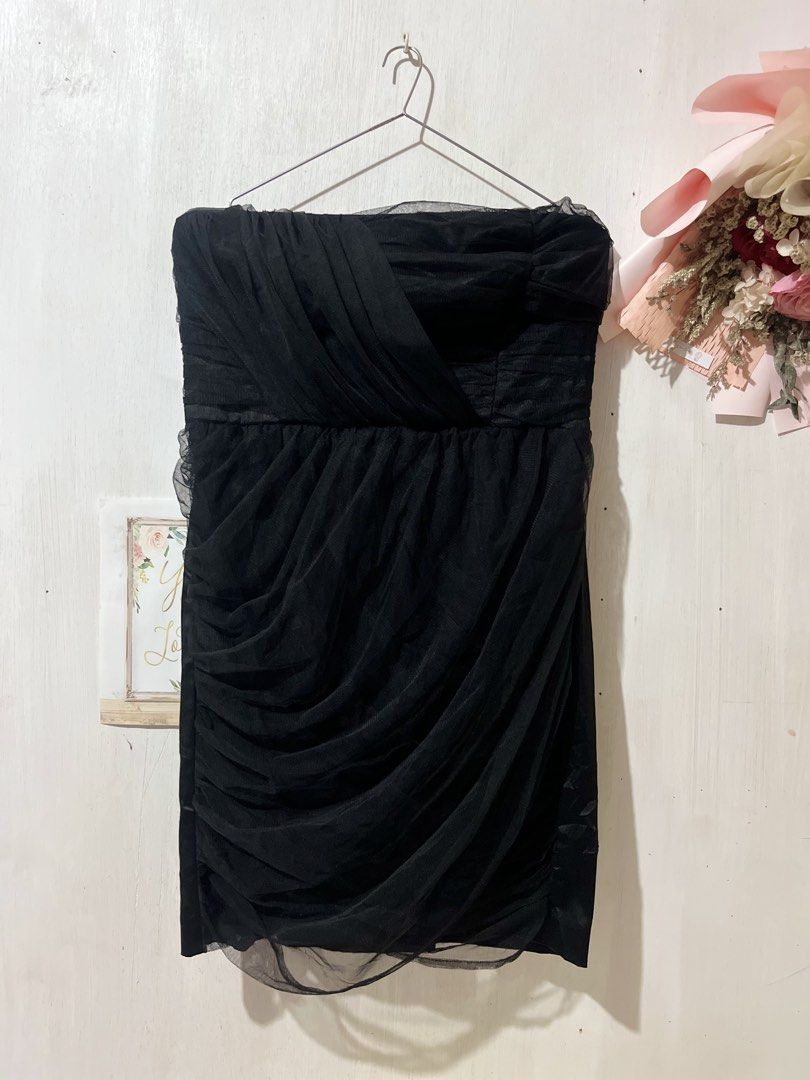 Forever 21 Black Strapless Tulle Ruched Mini Dress (Category: Dresses) located in Caloocan City. Submitted by safewind.d918ef (Listing ID 1461483021, Image 1). Description: - Black strapless mini dress - Brand: Forever 21 - Features: Ruched tulle overlay, sweetheart neckline, draped skirt effect - Style: Perfect for parties or nights out - Condition: Please check photos for details.