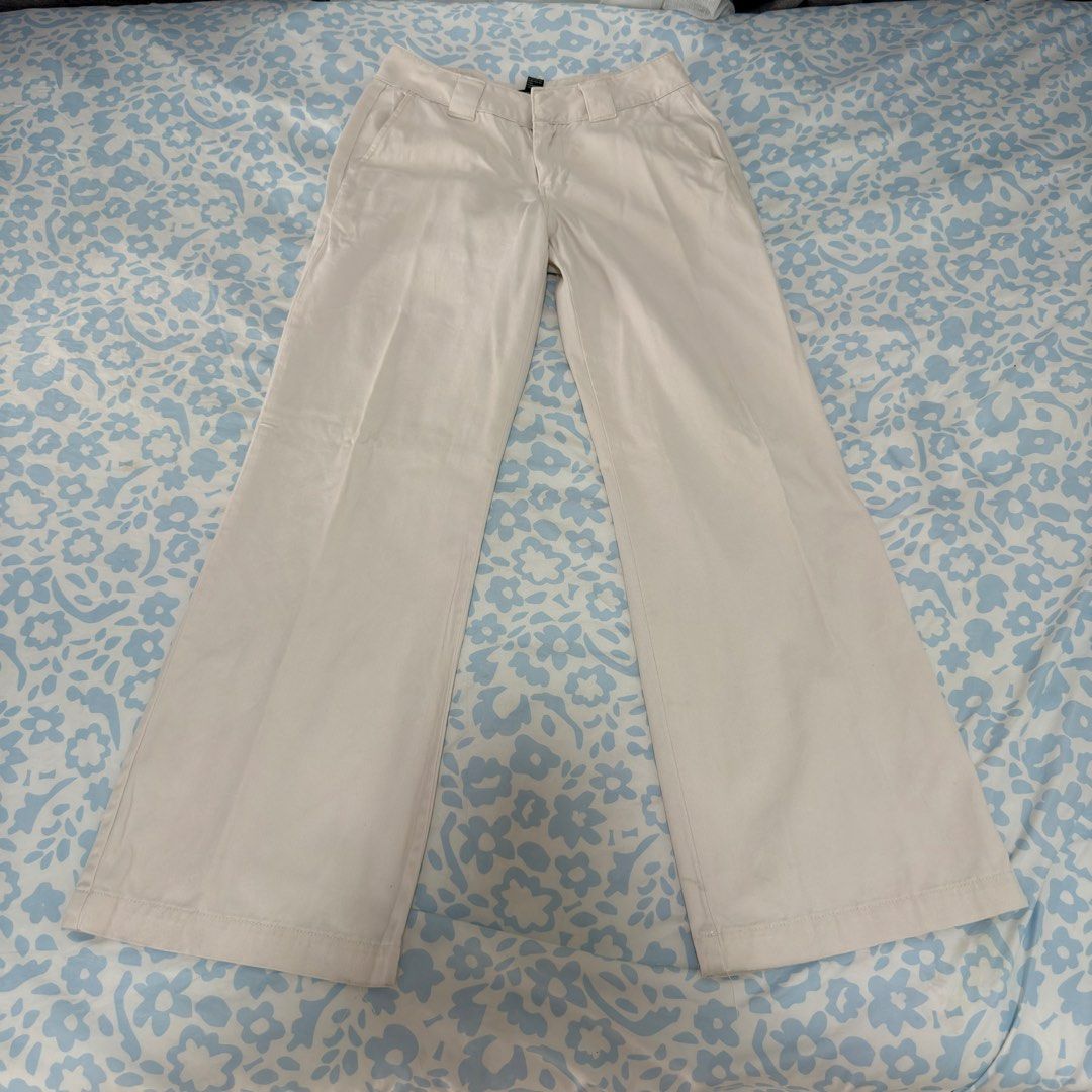 Forever 21 Pants (Category: Other Bottoms) located in Manila. Submitted by declutters.wrdrb (Listing ID 1461390916, Image 1). Description: Size 28-30.