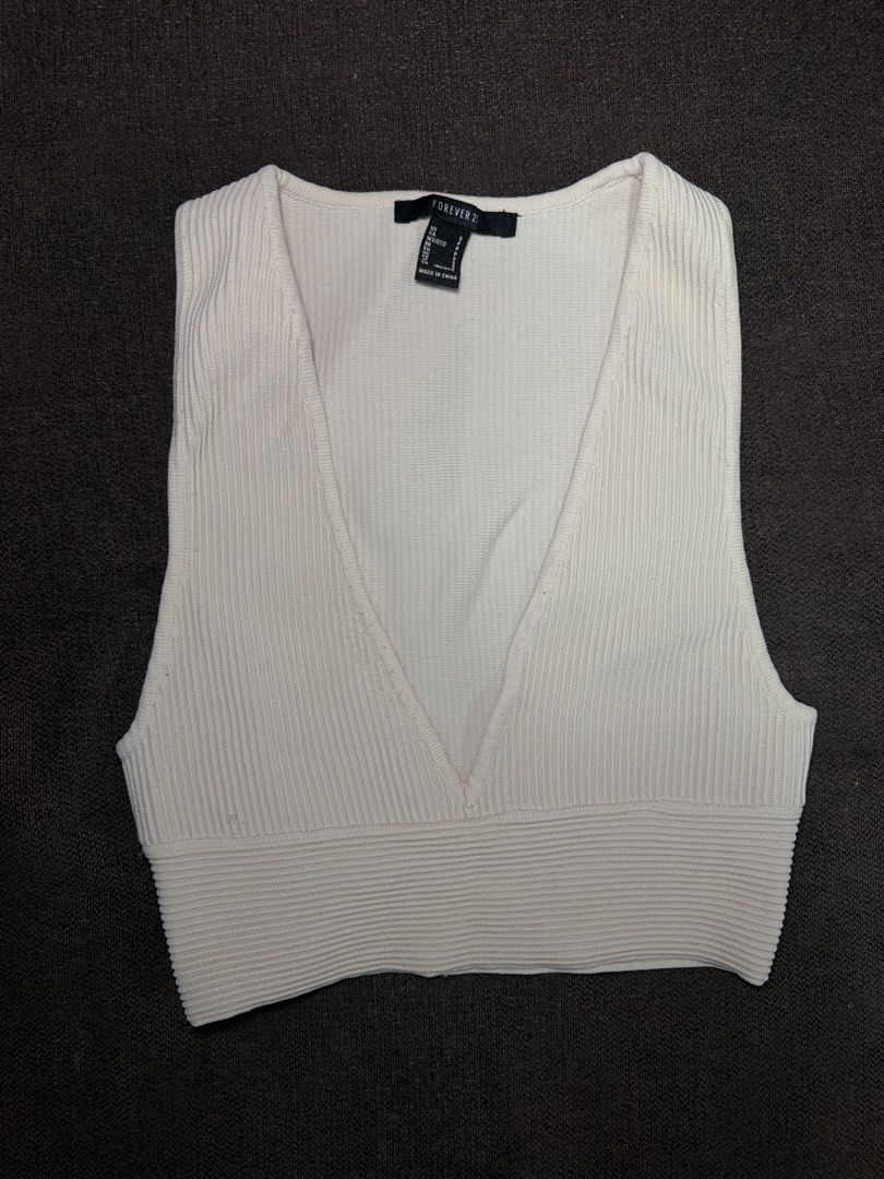 forever 21 white top (Category: Others Tops) located in Paranaque City. Submitted by phoebeways (Listing ID 1461521933, Image 1). Description: .