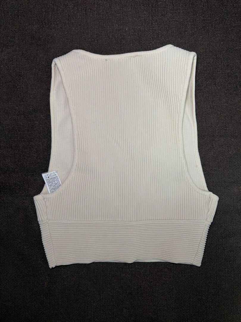 forever 21 white top (Category: Others Tops) located in Paranaque City. Submitted by phoebeways (Listing ID 1461521933, Image 2). Description: .