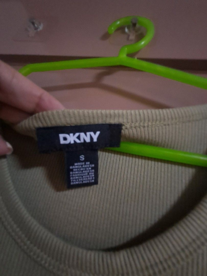 Casual dress (Category: Dresses) located in Ibaan. Submitted by ljnaig14 (Listing ID 1461386637, Image 3). Description: original brand new DKNY dress olive green size Small pero fit hangang xxl super streachable.