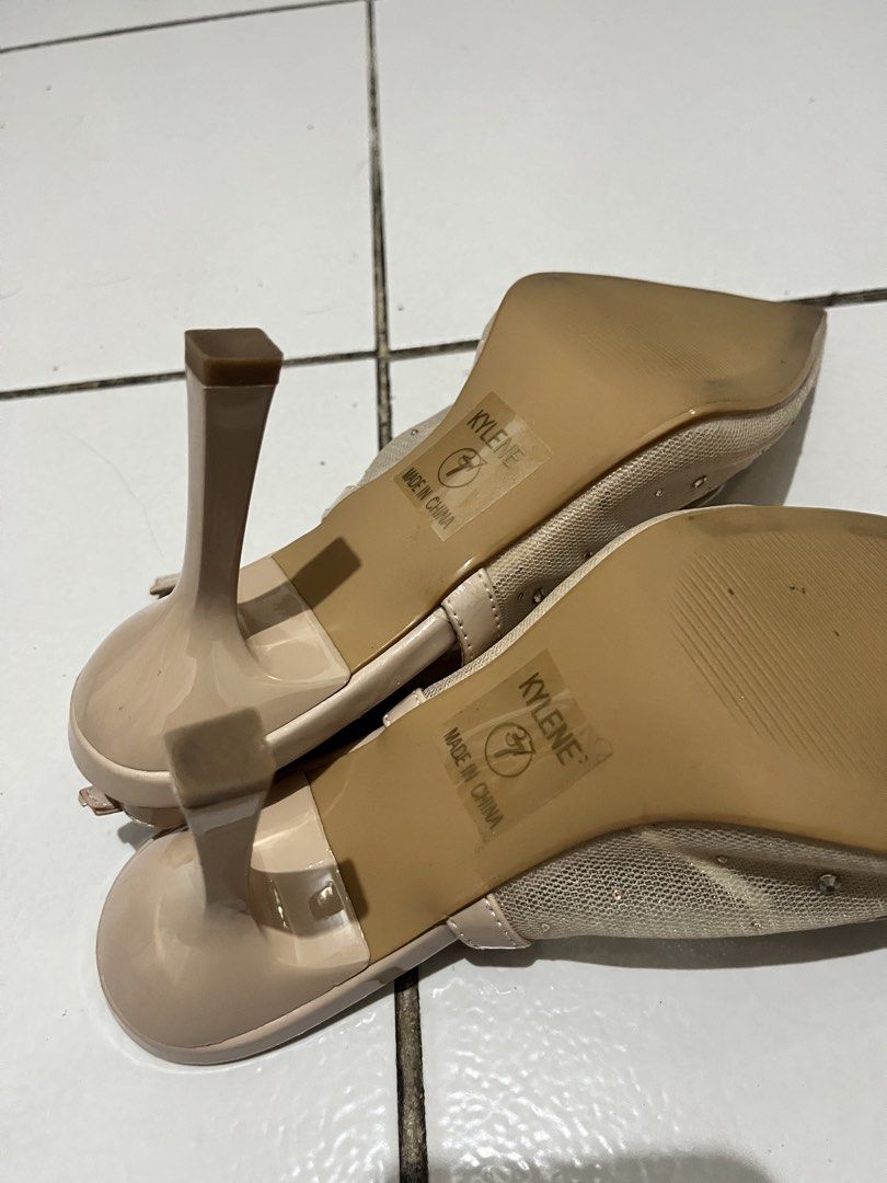 Parisian Heels (Category: Heels) located in Binan City. Submitted by jeremylijah (Listing ID 1461360012, Image 3). Description: - Nude slingback heels - Rhinestone embellishments on the toe - Mesh detailing on the sides - strap at the back - Comes with original box - Size 7 Meet up points: Pacita, San Pedro Laguna Makati - Glorietta .