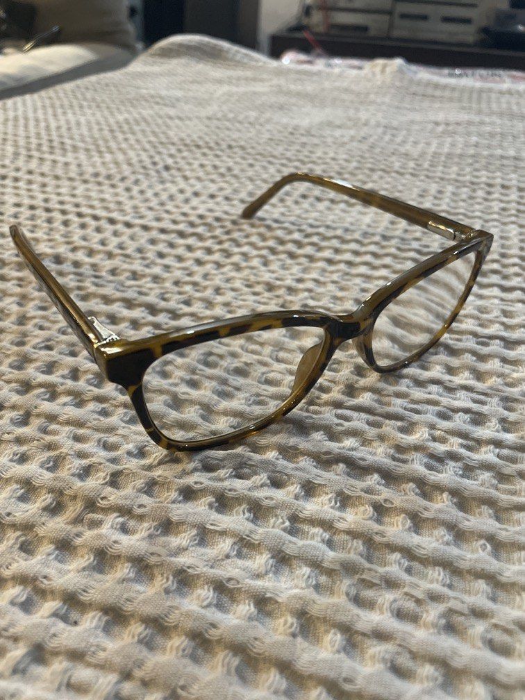 FOSTER GRANT eyeglass frame (Category: Sunglasses & Eyewear) located in Las Pinas. Submitted by yourneighbortotoro (Listing ID 1461438604, Image 2). Description: .