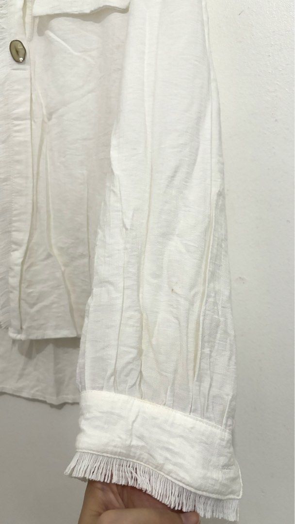 Fringe-Trimmed Wide-Collar Button-Down Blouse (Category: Longsleeves) located in Caloocan City. Submitted by buymethisandthat (Listing ID 1461401506, Image 3). Description: ✨ Fringe-Trimmed Wide-Collar Button-Down Blouse - ₱129 📌 CONDITION • Condition: 8/10 • Flaws: faint discoloration mark near sleeve area 📏 SIZE • Tag Size: No size tag • Recommended: Fits Small to Medium .