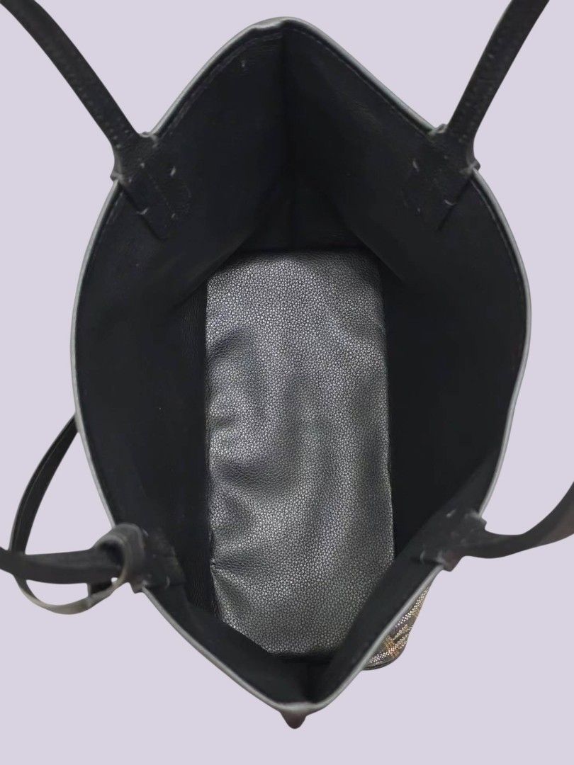G0yård Bag reversible with Pouch (Category: Tote Bags) located in Caloocan City. Submitted by love.purse (Listing ID 1461441979, Image 3). Description: - N.G.A. - from 🇯🇵 ukay - used G0yård reversible tote small - Includes matching pouch - Iconic and durable G0yårdine canvas - Spacious interior - Ideal for everyday use or travel - Made in France.