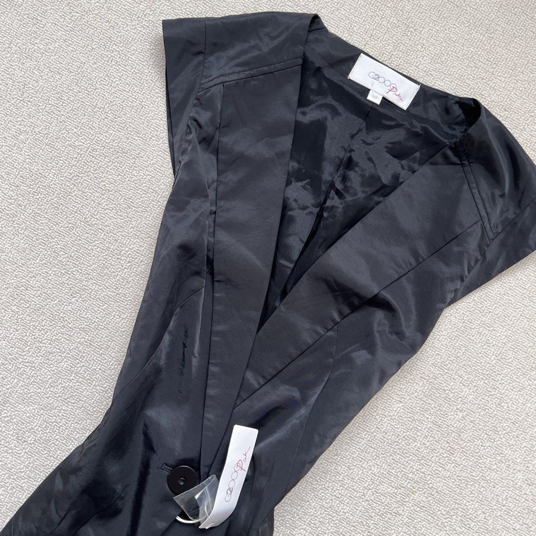 g2000 asymmetrical office siren corpcore vest (Category: Sleeveless) located in Limay. Submitted by budolfindsrawrawr (Listing ID 1461516667, Image 3). Description: g2000 asymmetrical office siren corpcore vest - 38 on tag fits medium l26 b36 - in excellent condition .