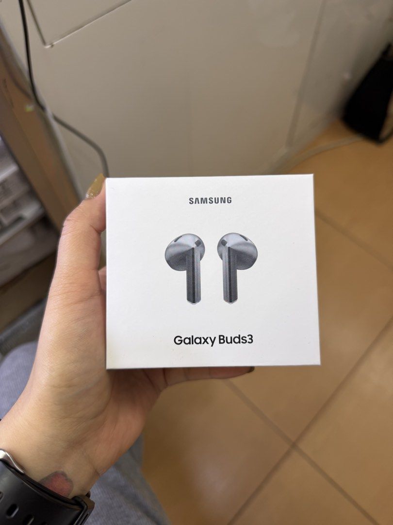 Galaxy Buds 3 Brandnew Silver (Category: Earphones) located in San Juan City. Submitted by mobileterritory2012 (Listing ID 1461350578, Image 1). Description: Brandnew Sealed Ntc local release 5x money back guarantee .